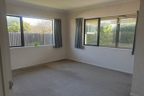 Photo of property in 3 Riversdale Drive, Merrilands, New Plymouth, 4312