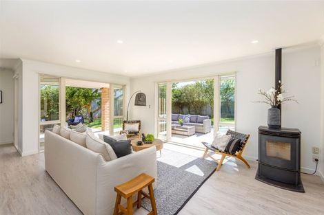 Photo of property in 21 Linkwater Way, Parklands, Christchurch, 8083