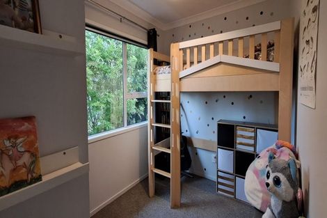 Photo of property in 15 Mile Place, Henderson, Auckland, 0612