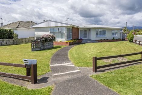 Photo of property in 98 Bartholomew Road, Levin, 5510