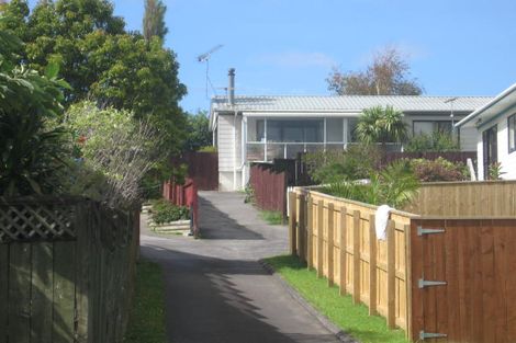 Photo of property in 79 Totaravale Drive, Totara Vale, Auckland, 0629
