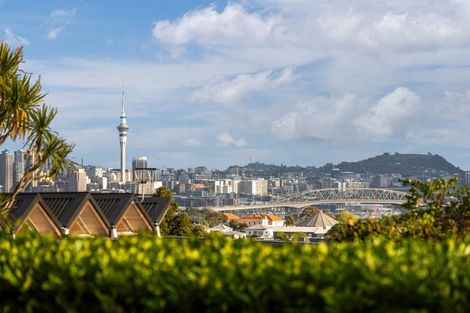 Photo of property in G 01/97 Pupuke Road, Northcote, Auckland, 0627