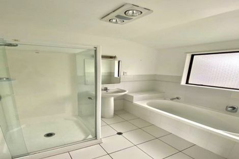 Photo of property in 11 Sumich Place, West Harbour, Auckland, 0618