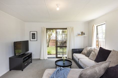 Photo of property in 2 Chatsworth Place, Highbury, Palmerston North, 4412