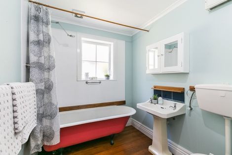 Photo of property in 25 Royal Street, Berhampore, Wellington, 6023