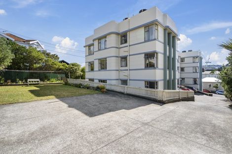 Photo of property in Owd Trafford Flats, 17 Brougham Street, Mount Victoria, Wellington, 6011