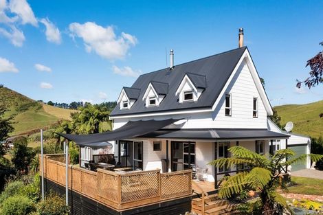 Photo of property in 13 Awai Road, Tarurutangi, New Plymouth, 4372
