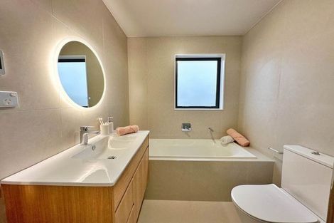 Photo of property in 10f Robert Burke Place, Henderson, Auckland, 0612