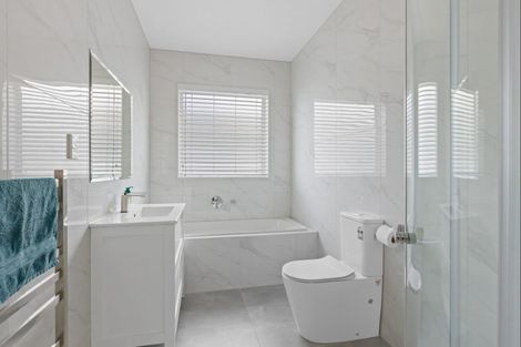 Photo of property in 138 Arran Point Parade, Orewa, 0931