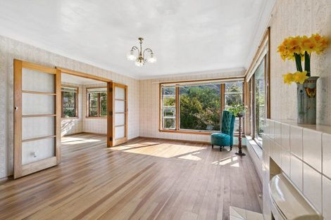 Photo of property in 7 Lyndhurst Road, Tawa, Wellington, 5028