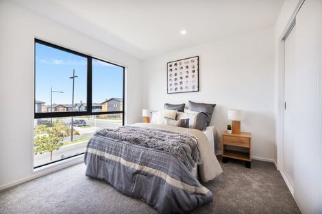 Photo of property in 73 Papatupu Way, Kumeu, 0810