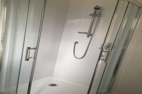 Photo of property in 62 College Road, Northcote, Auckland, 0627