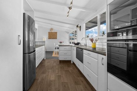 Photo of property in 98 Torkar Road, Clarks Beach, 2122