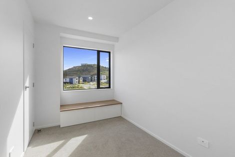 Photo of property in 30 Turtleback Avenue, Whitby, 5024