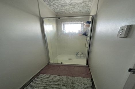 Photo of property in 1/212 Te Atatu Road, Te Atatu South, Auckland, 0610