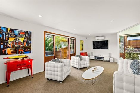 Photo of property in 2/4 The Esplanade, Castor Bay, Auckland, 0620