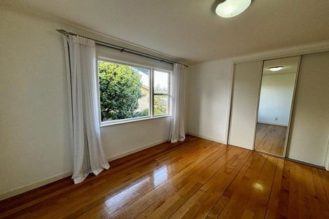 Photo of property in 28a Old Lake Road, Narrow Neck, Auckland, 0624