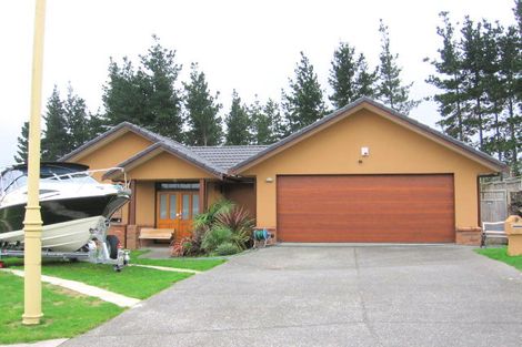 Photo of property in 9 Maryann Place, Greenhithe, Auckland, 0632