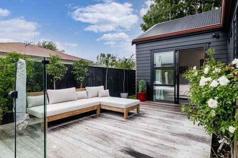 Photo of property in 65 Stanley Avenue, Palmerston North, 4414
