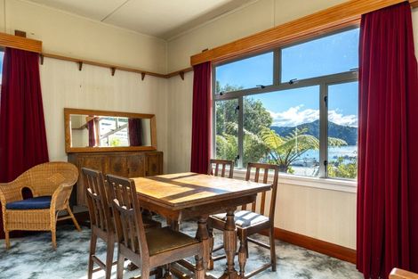 Photo of property in 8 Taranaki Street, Picton, 7220