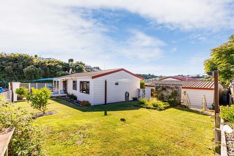 Photo of property in 32 Poplar Grove, Whalers Gate, New Plymouth, 4310