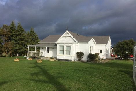 Photo of property in 215 Bridge Street, Bulls, 4818