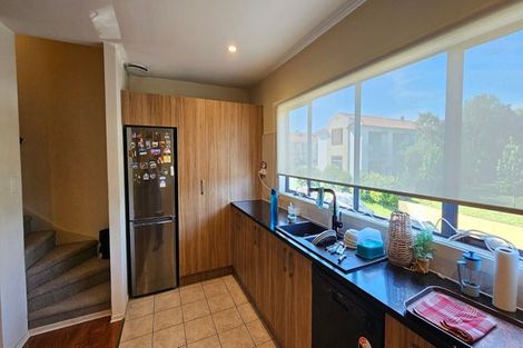 Photo of property in Krisley Court, 25/6 Ambrico Place, New Lynn, Auckland, 0600