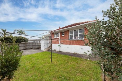 Photo of property in 35 Sturges Road, Henderson, Auckland, 0612