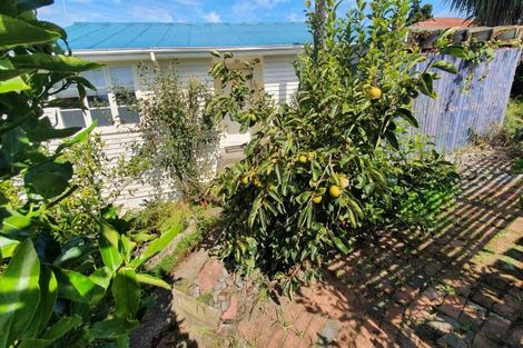 Photo of property in 22 Banks Street, Marfell, New Plymouth, 4310