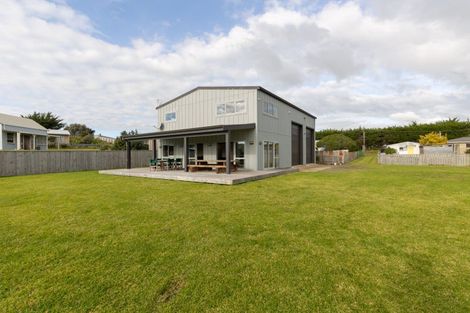 Photo of property in 79 Thomas Place, Foxton Beach, Foxton, 4815
