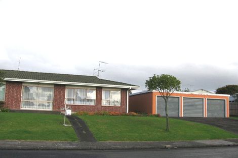 Photo of property in 1/2 Vodanovich Road, Te Atatu South, Auckland, 0610
