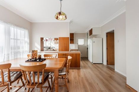 Photo of property in 1a Wakeling Avenue, Te Atatu South, Auckland, 0610