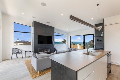 Photo of property in 39 Hyde Road, Rothesay Bay, Auckland, 0630