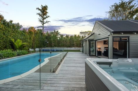 Photo of property in 9 Quebec Road, Milford, Auckland, 0620