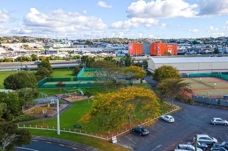 Photo of property in 1/48 Bond Crescent, Forrest Hill, Auckland, 0620