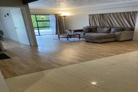 Photo of property in 5 Yarra Place, Botany Downs, Auckland, 2010