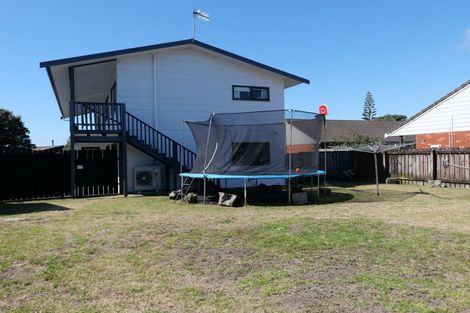 Photo of property in 8 Olive Terrace, Paraparaumu Beach, Paraparaumu, 5032