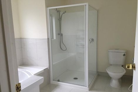 Photo of property in 5 Wren Place, Unsworth Heights, Auckland, 0632