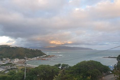 Photo of property in 37 Milne Terrace, Island Bay, Wellington, 6023