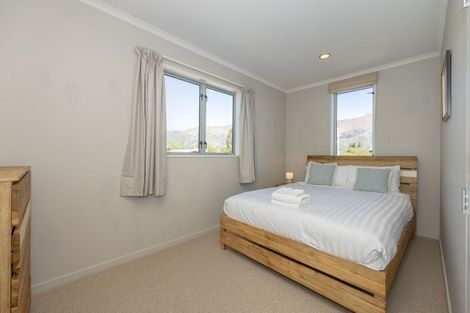 Photo of property in 1 Koru Way, Wanaka, 9305