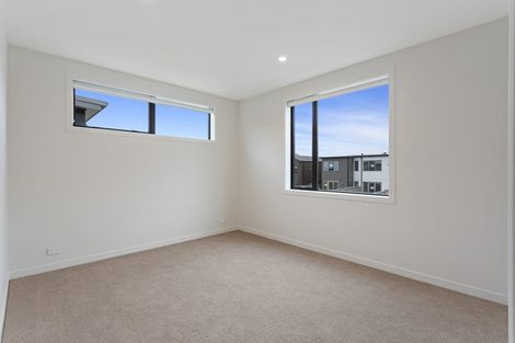 Photo of property in 16 Park Green Avenue, Rosehill, Papakura, 2113