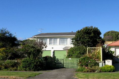 Photo of property in 58 Queens Road, Waikanae Beach, Waikanae, 5036