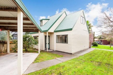 Photo of property in 12 Caspian Close, New Lynn, Auckland, 0600