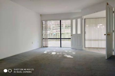 Photo of property in 10 Forsythe Place, Massey, Auckland, 0614