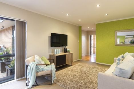 Photo of property in 19 John Lister Close, Golflands, Auckland, 2013