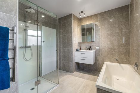 Photo of property in 22 Cliff Road, Papakura, 2110