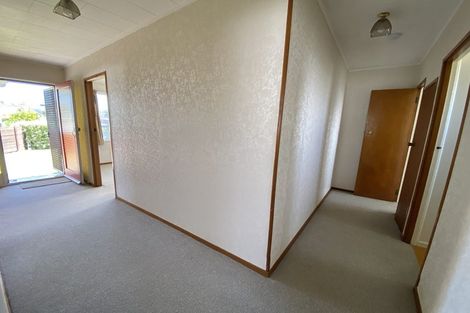 Photo of property in 60 Casuarina Road, Half Moon Bay, Auckland, 2012