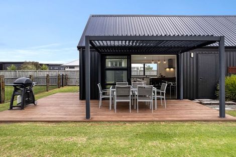 Photo of property in 110 Ngaio Drive, Matarangi, Whitianga, 3592