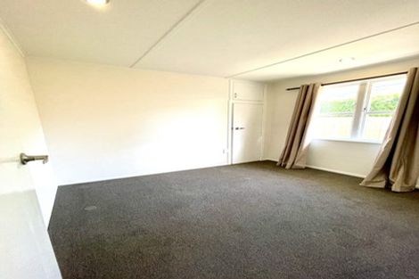 Photo of property in 4 Balmain Street, Newlands, Wellington, 6037