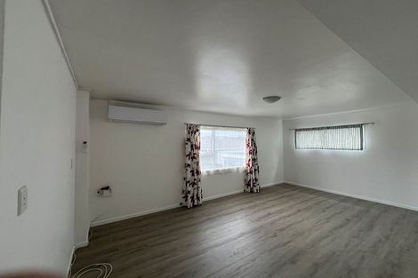 Photo of property in 2/527 Beach Road, Murrays Bay, Auckland, 0630